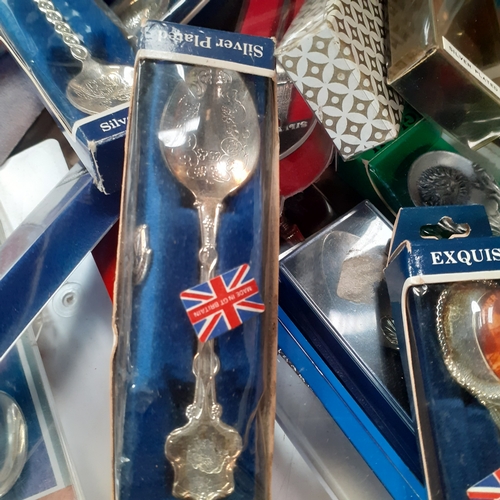 36 - Quantity collectors spoons. Mostly silver plate. Mostly boxed.