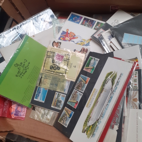 37 - A large quantity of stamps. World stamps. First day covers in very good condition, lots of loose sta... 