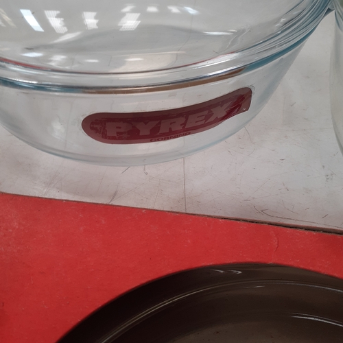 40 - Pyrex and Simax dishes with Arcopal measuring jug. All very good condition. Original packaging for S... 