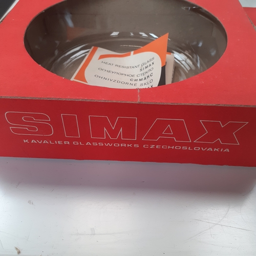 40 - Pyrex and Simax dishes with Arcopal measuring jug. All very good condition. Original packaging for S... 