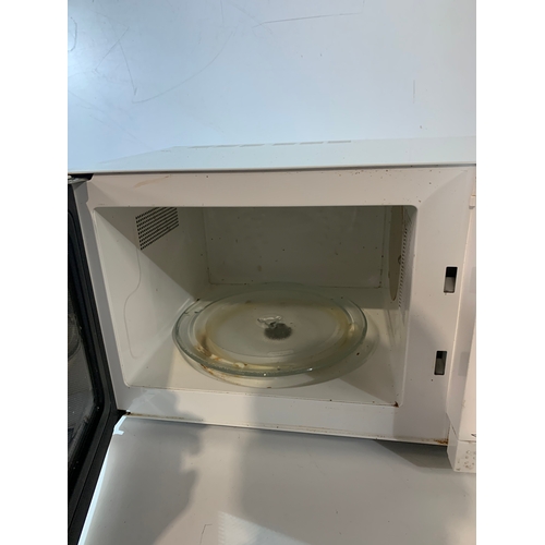 524 - Sanyo white microwave