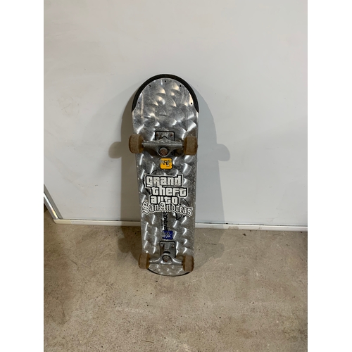 530 - Snakeboard skate board