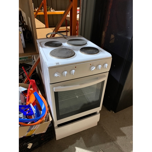 540 - Electric oven in clean & working order