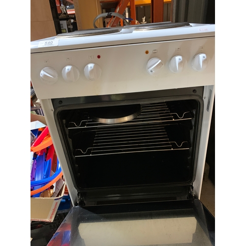 540 - Electric oven in clean & working order