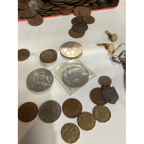 87 - Tin of mixed coinage to inc crowns, brass 3p, penny, half pennies & much more