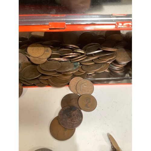 87 - Tin of mixed coinage to inc crowns, brass 3p, penny, half pennies & much more