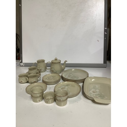 534 - Large quantity of fine stoneware Denby