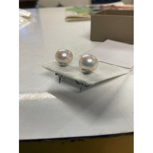 135A - 925 Silver pearl earrings