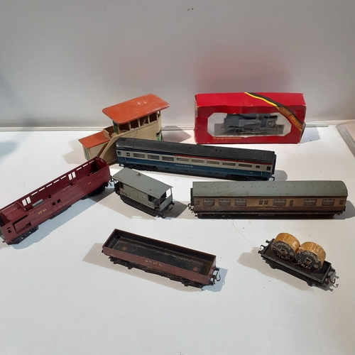 4 - Hornby lot plus a Triang piece. Includes boxed 00 guage model, restaurant cars a model station and m... 