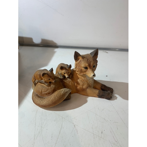 65 - Fox & cubs figure