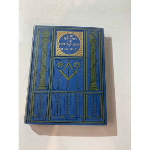 78 - The history of the free masonry - RF Gould - volume 1-6 in wooden vase