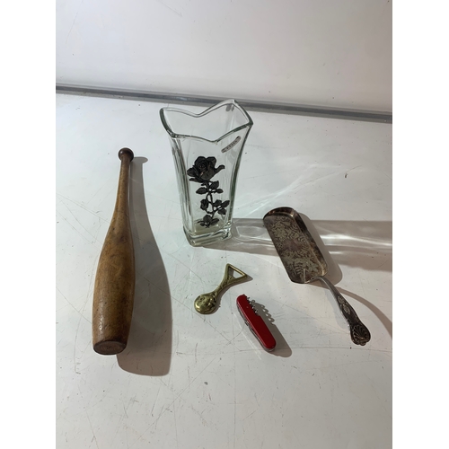 97 - Collectible lot to inc Etain vase, juggling pin, pocket knife