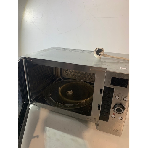 106 - Daewoo 900W microwave - working