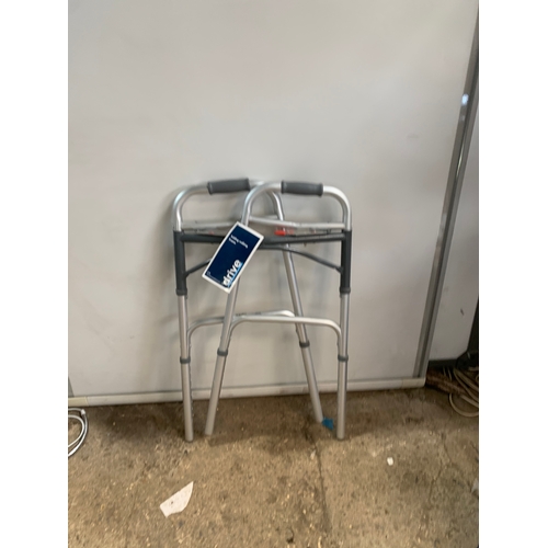 429 - Collapsible walking frame