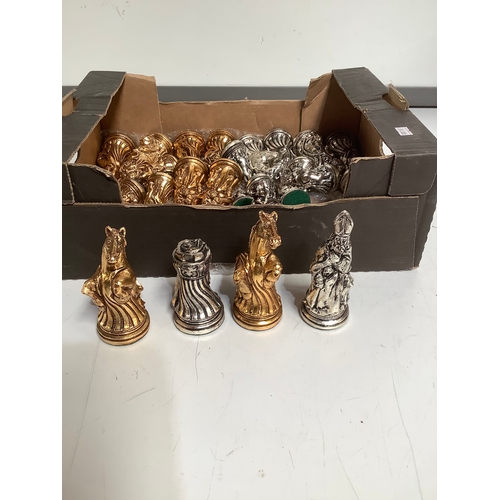 305 - Silver & gold chess piece figures