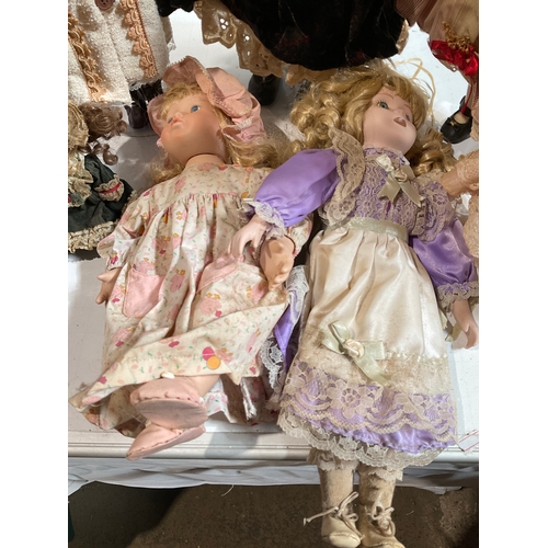 18 - Quantity of vintage porcelain dolls. No damage but dusty and may benefit from a clean