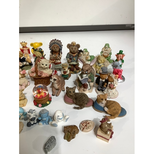 312 - Large collection of ornaments includes bears other animals to Mary to list