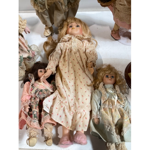 8 - Quantity of porcelain dolls. No damage, but dusty and would benefit from a clean.