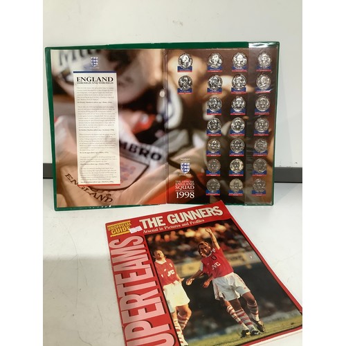 92 - The gunners unofficial guide & England squad 1998 medal collection
