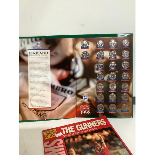 92 - The gunners unofficial guide & England squad 1998 medal collection