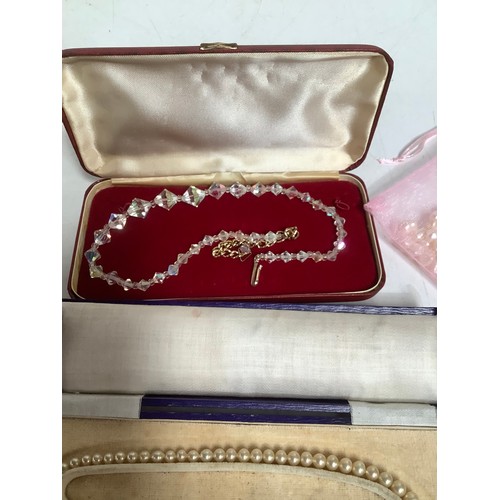 99 - Beaded & pearl costume jewellery