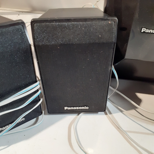 25 - Panasonic speakers. One SB-HW460 and 4 SB-HF460. All working. Some minor scuffs