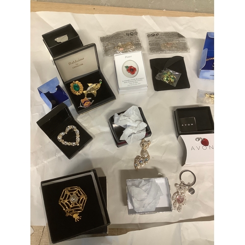 90A - Large collection of Avon jewellery special niece,auntie and keyrings brooches etc