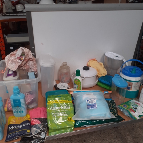 24 - Kitchen lot including water filter, systema containers like new, weighing scales, ice bucket, 5 new ... 