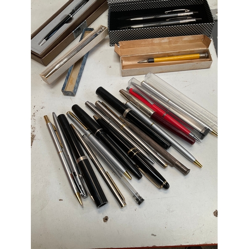 108 - Collection of vintage pens, including Parker, fountain pens, and more.