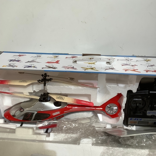 373 - Angel 300 remote control helicopter +2 sea arrow speedboats - untested