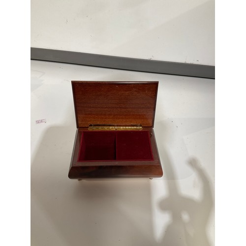 70 - Marquetry Sorrento ware jewellery box