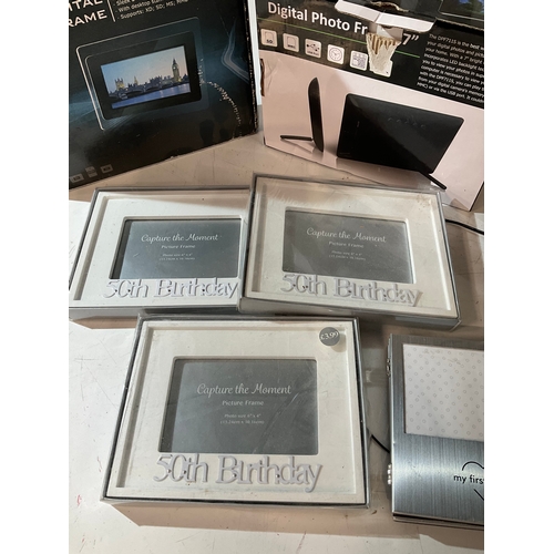 486 - Quantity of photo frames inc digital photo frames