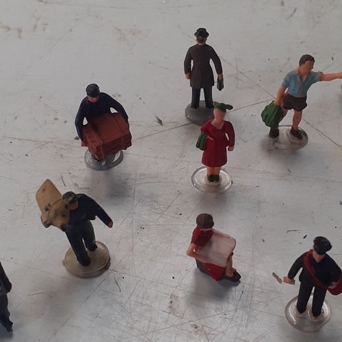 25 - Collection of Huminitures. Scale human figures for populating model railways, towns etc