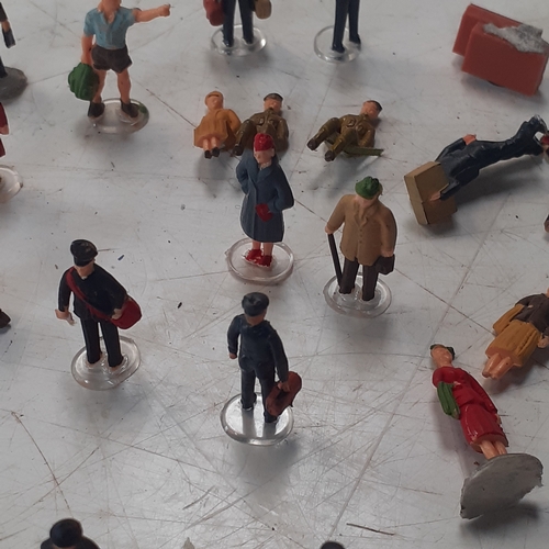 25 - Collection of Huminitures. Scale human figures for populating model railways, towns etc