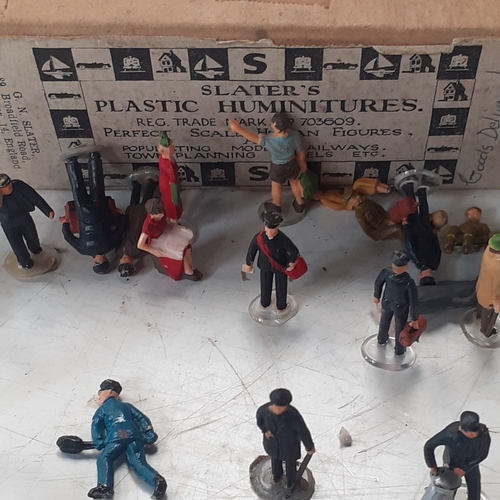 25 - Collection of Huminitures. Scale human figures for populating model railways, towns etc