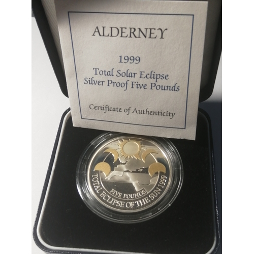 31A - COINS : ALDERNEY 1999 silver 5 pounds coin (total solar eclipse) in blue presentation box