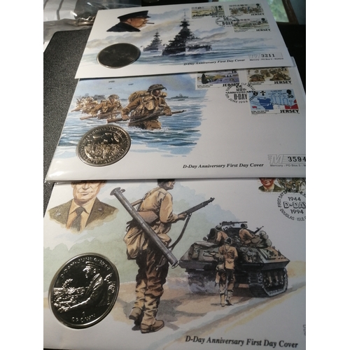 23A - COINS : History of WWII folder with a number of first day cover sets