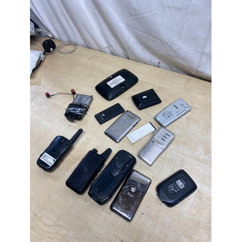 224A - Mixed audio lot to inc Ascom DH5 & Retevis UHF radio, Apple & Pure MP3 players, Olympus & Sanyo dict... 