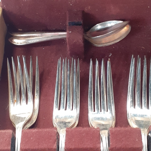 37 - James Lodge Ltd of Sheffield cutlery set, presented in a wooden box. Complete set of 6 each main and... 