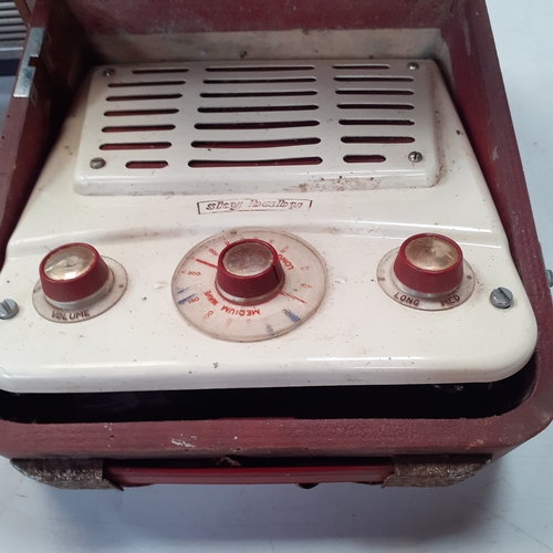 6 - 2 vintage valve and a Ferguson radio. Ferguson Autowin, Skybaby and Pye. All sold as untested/spares