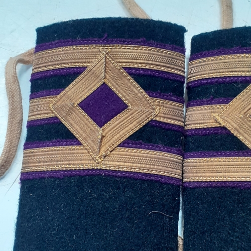 45 - Set of Merchant Navy possibly WW1 Officers Epaulettes and cuff braiding. Nice condition and detail. ... 