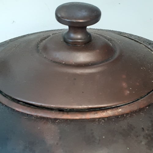 21 - Vintage coper kettle. Quite heavy. Has had repair to base but remainder in expected Vintage conditio... 