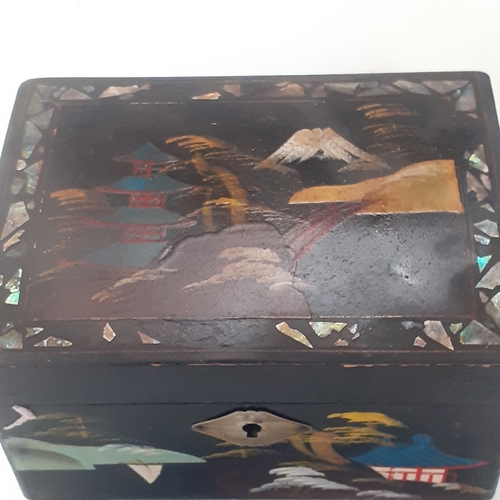 11 - 1950s Japanese musical jewellery box. All working bur no key.