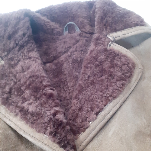 13 - Vintage Heatona ladies sheepskin coat. Size 16. In very nice condition