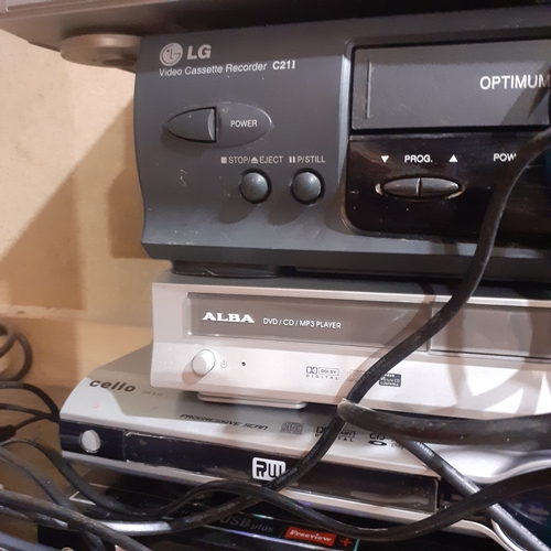 35 - Large lot of mixed audio/visual, including leading brands. All as untested. Vhs players, DVD, brand ... 