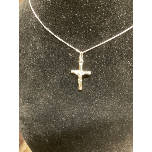 88 - Silver 925 chain with cross pendant 2.52g