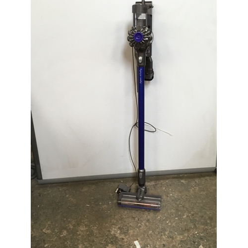 170 - Dyson V6 fluffy cordless vacuum cleaner with charger - needs new battery