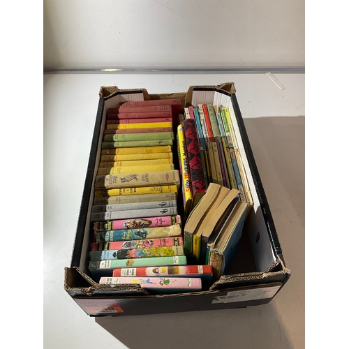 124 - Collection of children’s and young adults Enid Blyton books to include five are together again, The ... 