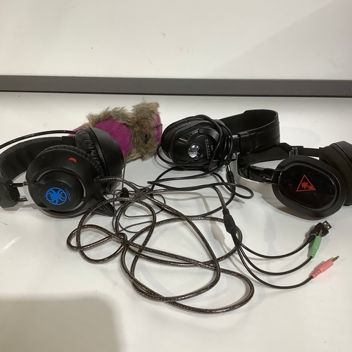 368 - Selection of headphones