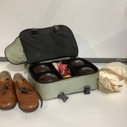 374 - Henselite bowls bag with shoes and bowls and jack - bowls size 5